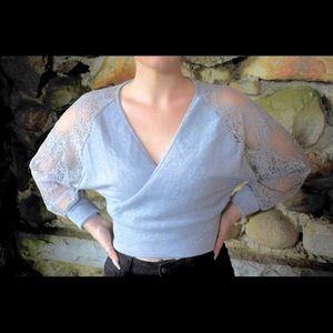 Cropped lace sleeve top